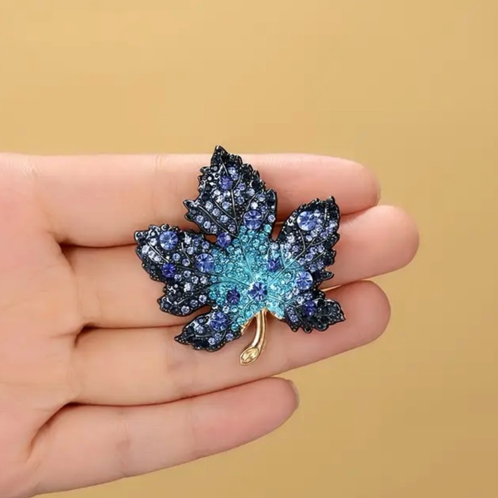 NWOT - Vibrant Blue Rhinestone Maple Leaf Brooch - Picture 3 of 5